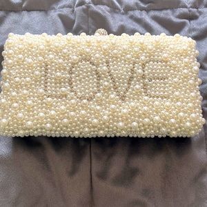 Clutch Pearl